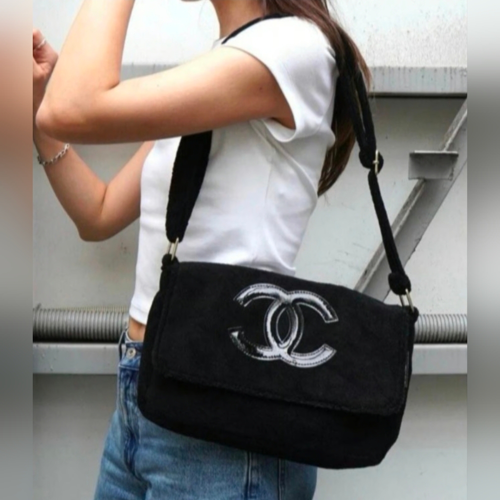 🖤 Chanel Crossbody Bag 🖤 - Picture 14 of 16
